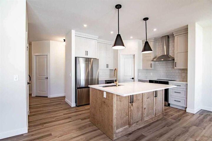 Photo de la propriété:  202 Livingston Close  AB T4R 0S8 