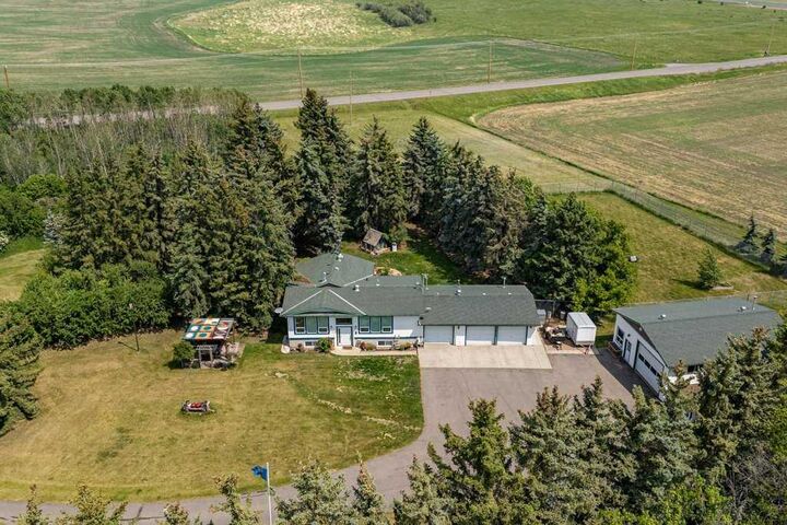 Photo de la propriété:  2193 434 Avenue E  AB T1S 1A1 