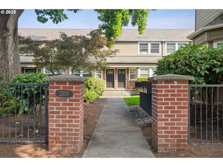 2555 NW Savier St 2  Portland OR 97210 photo
