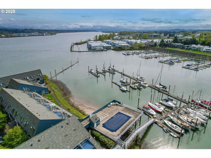 Property Photo: 198 N Hayden Bay Dr OR 97217