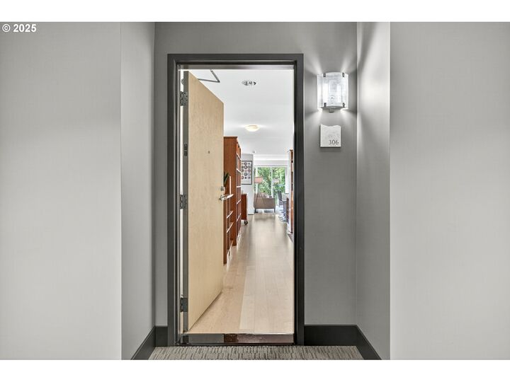 Property Photo: 1221 SW 10th Ave 306 OR 97205