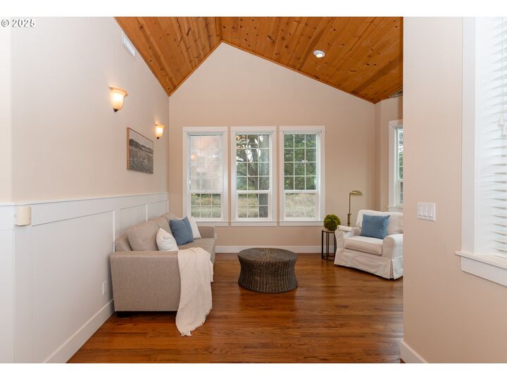 Property Photo: 1640 17th St OR 97439