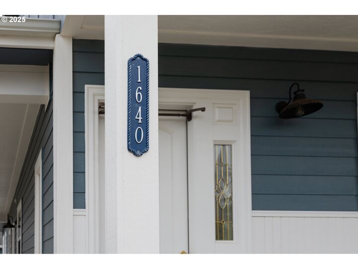 Property Photo: 1640 17th St OR 97439