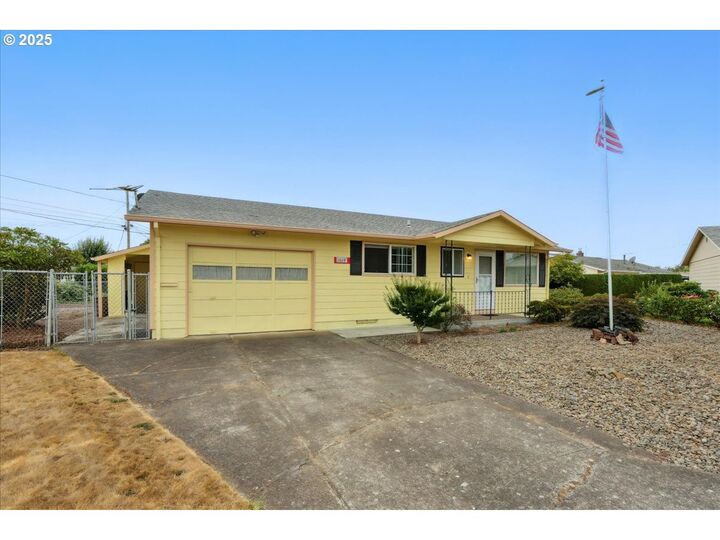 Property Photo:  1610 Thompson Rd  OR 97071 