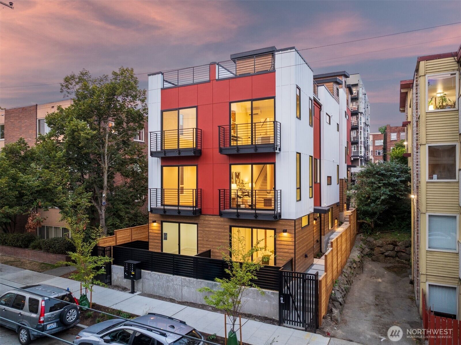 Property Photo: 318 Bellevue Avenue E A WA 98102