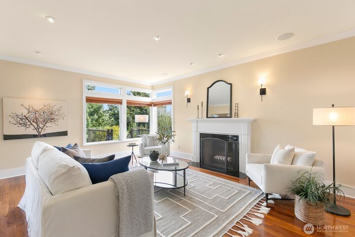 Property Photo: 3016 37th Avenue W WA 98199
