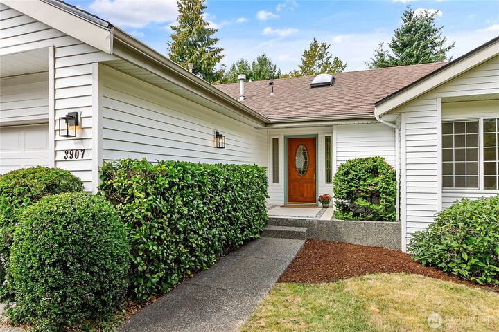 Property Photo:  3907  Aaron Court  WA 98226 
