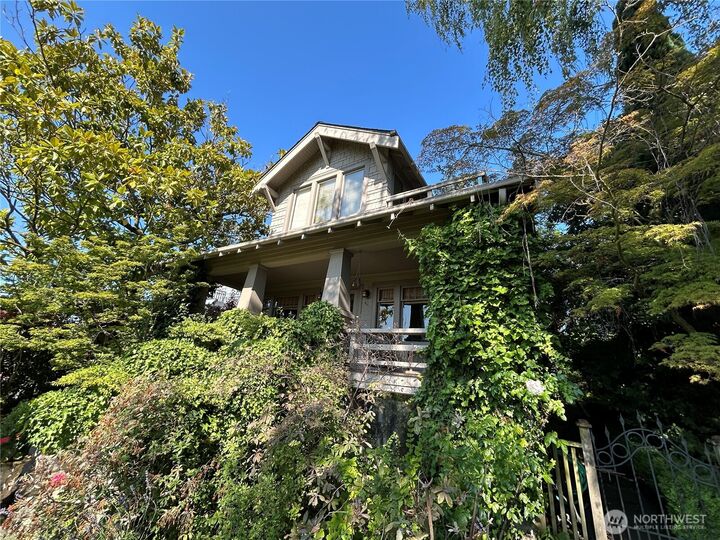 Property Photo:  2500 & 2502  Minor Avenue E  WA 98102 