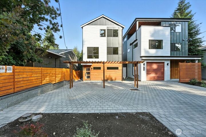 7522  31st Avenue NE  Seattle WA 98115 photo