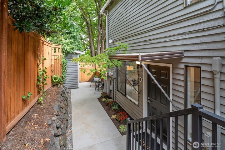 202  25th Avenue E D  Seattle WA 98112 photo