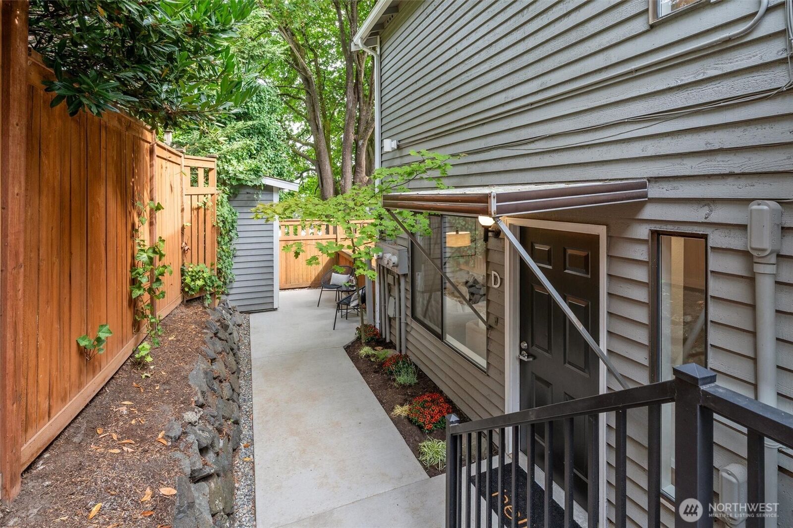 Property Photo:  202  25th Avenue E D  WA 98112 