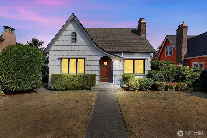 Property Photo:  2408 E Roanoke Street  WA 98112 