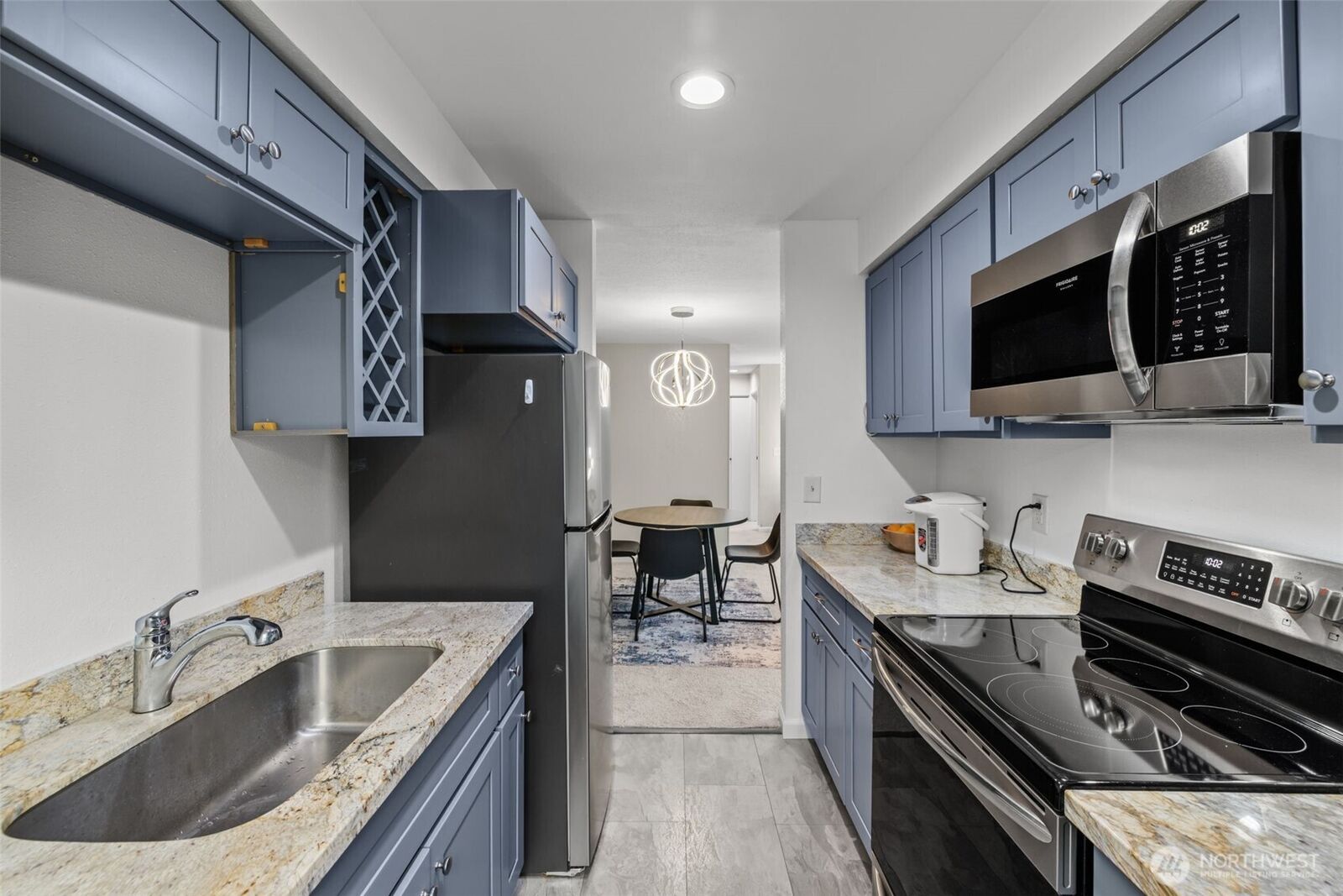 Property Photo:  21925  7th Ave S 101  WA 98198 