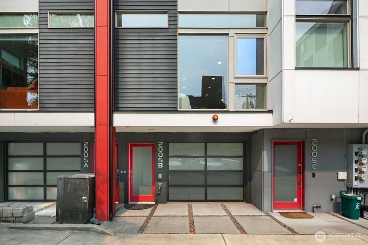 Property Photo:  2005 E Denny Way B  WA 98122 