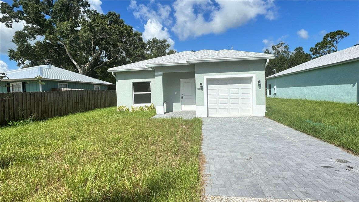 Property Photo: 1195 13th Avenue SW FL 32962