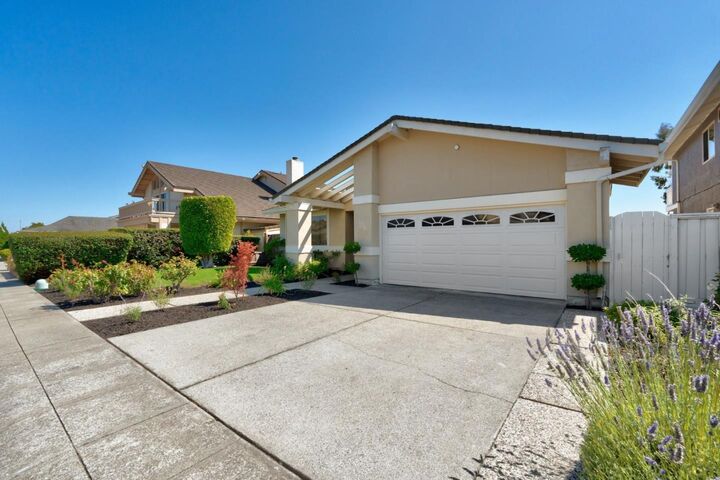 Property Photo:  156 Flying Cloud Isle  CA 94404 