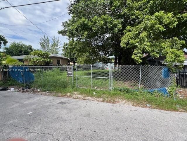Property Photo:  7552 NE Miami Ct  FL 33138 