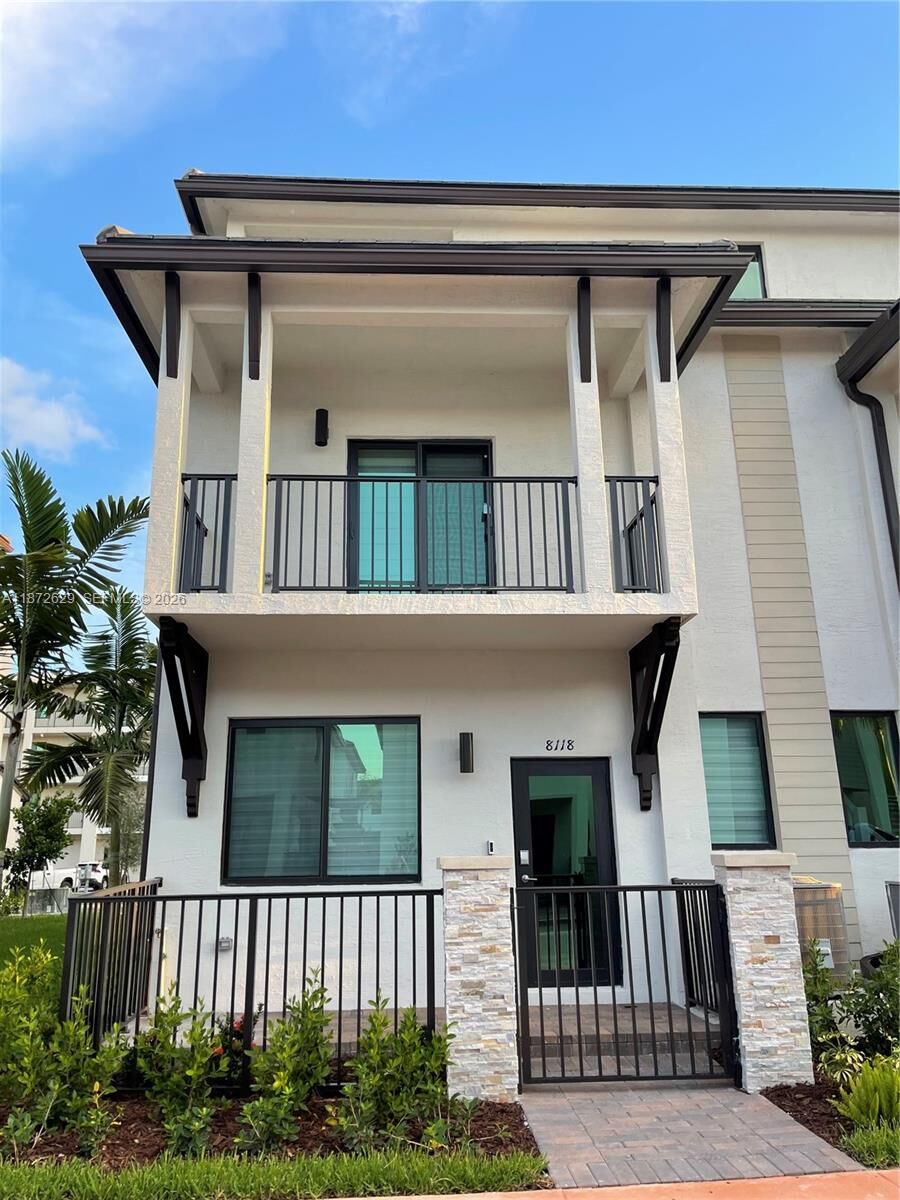 Property Photo:  8118 NW 42nd St  FL 33166 