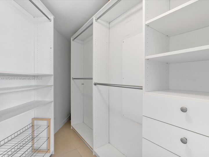 Property Photo: 31 SE 6th St 802 FL 33131