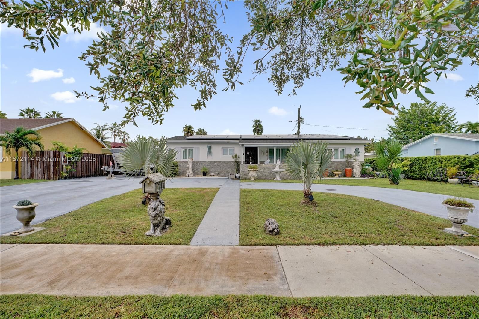 Property Photo: 9911 Haitian Dr FL 33189