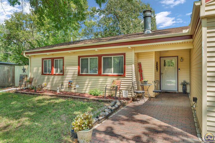 Property Photo: 3614 SW 38th St KS 66610