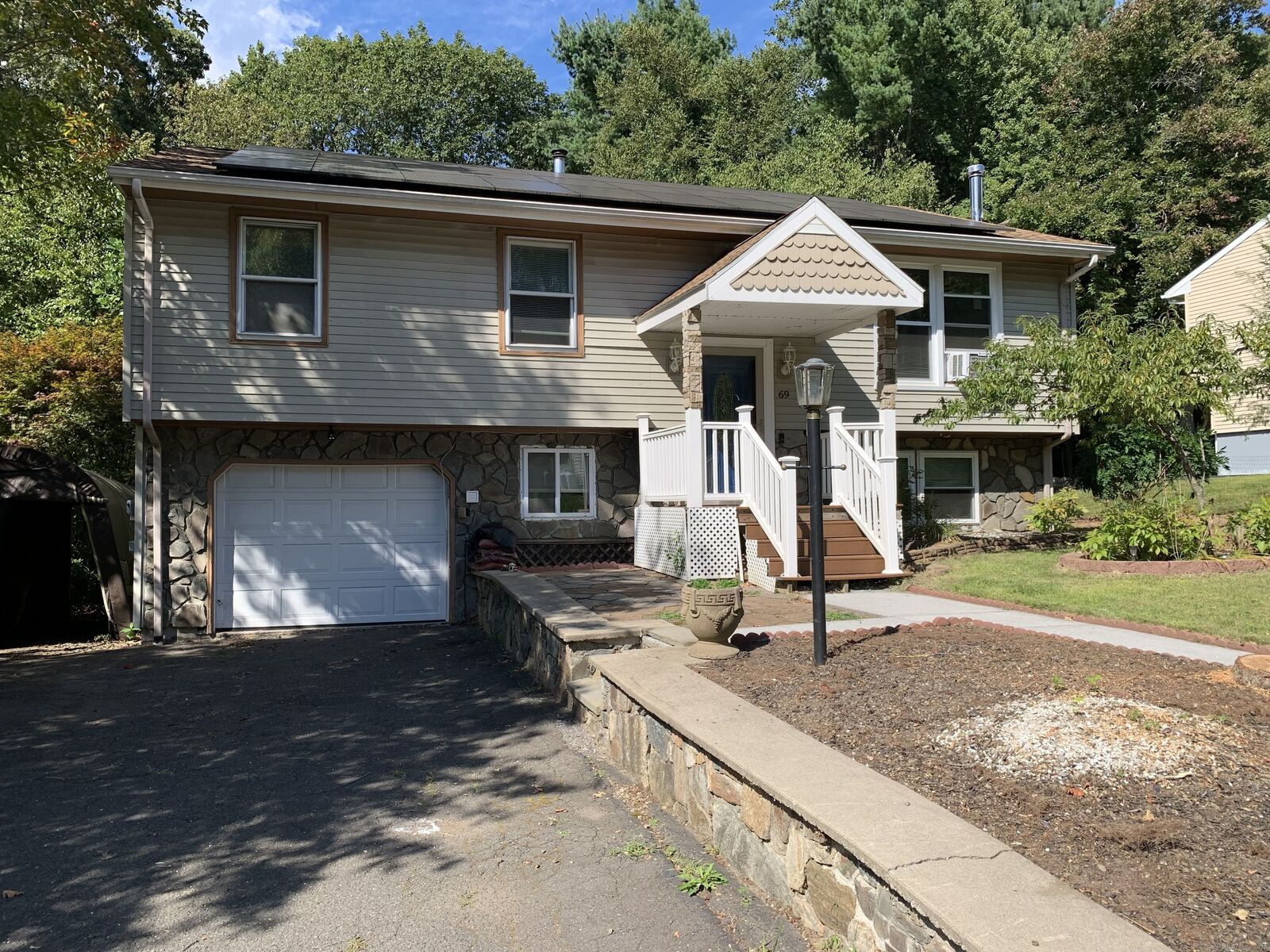 Property Photo:  69 Carriage Drive  CT 06770 