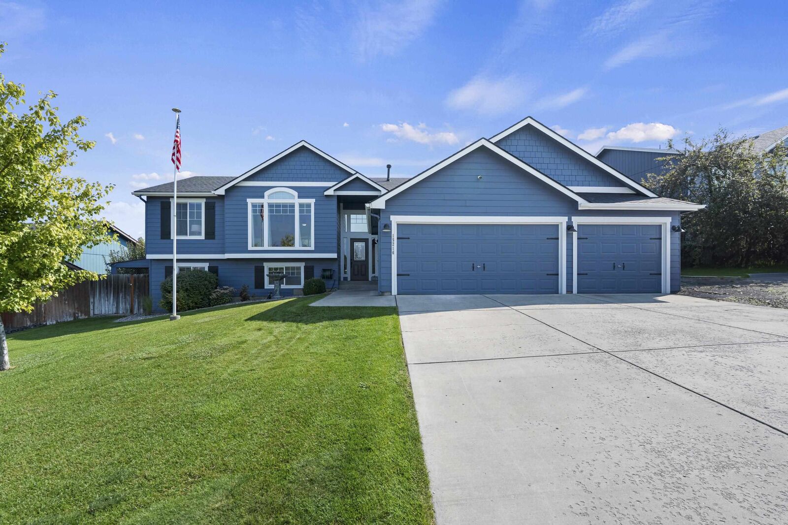 Property Photo:  15216 N Chesapeake Dr  WA 99021 