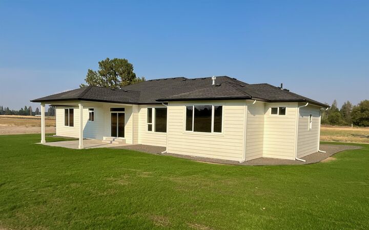Property Photo: 12822 S Sherman Rd WA 99224
