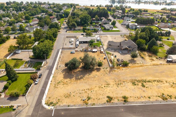 Property Photo: 1512 Road 76 WA