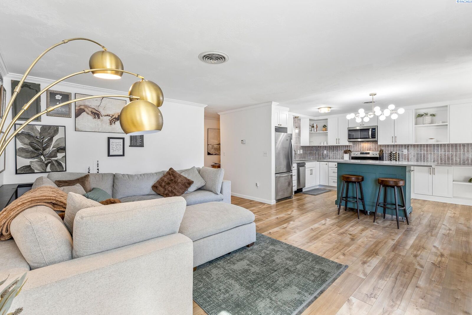 Property Photo: 303 Gage Blvd. #304 WA 99352