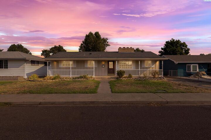 Property Photo: 1907 W Ruby St WA 99301