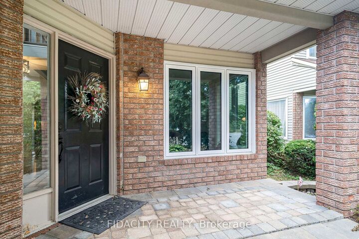 Photo de la propriété: 13 Vesta Street ON K2J 3Y8