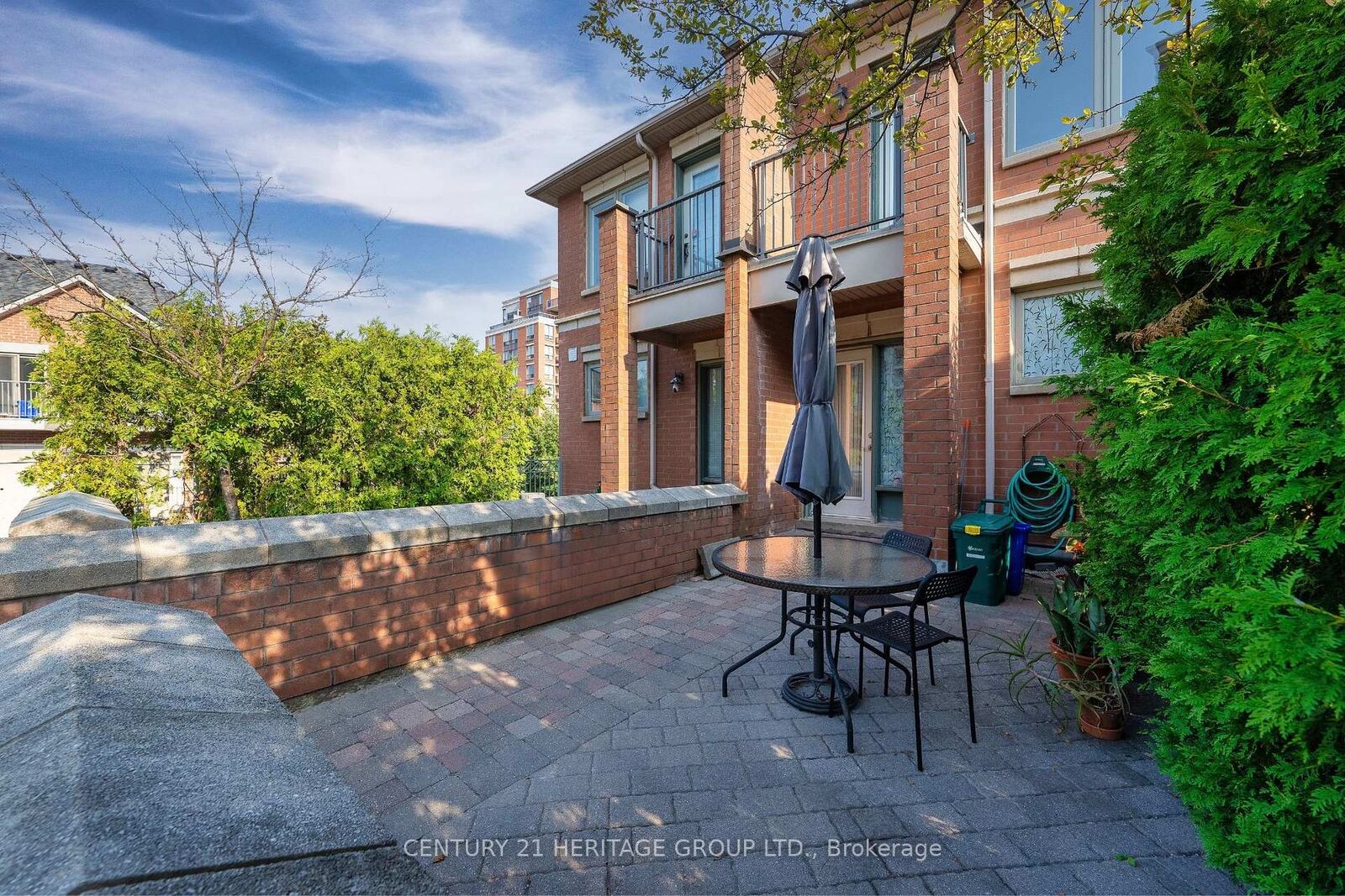 Property Photo: 82 Suncrest Boulevard ON L3T 7Y1