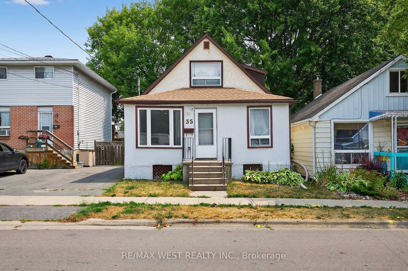 Property Photo:  35 Kingscourt Avenue  ON K7K 4N6 