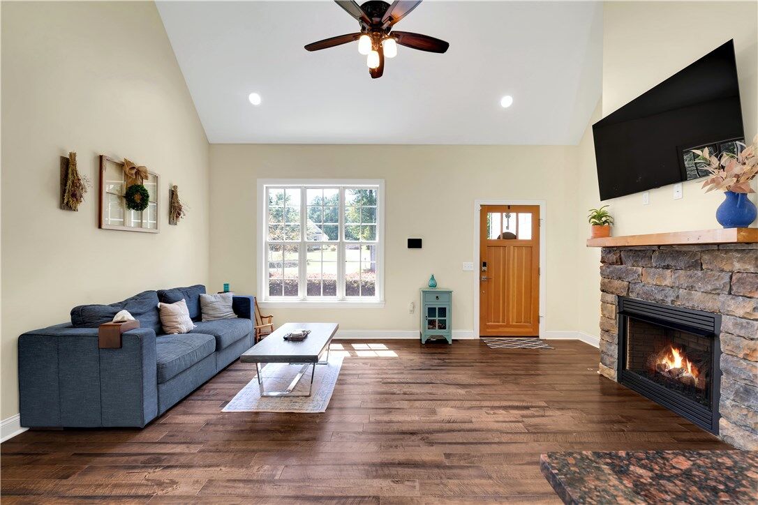 Property Photo:  116 Ridgeland Drive  SC 29682 