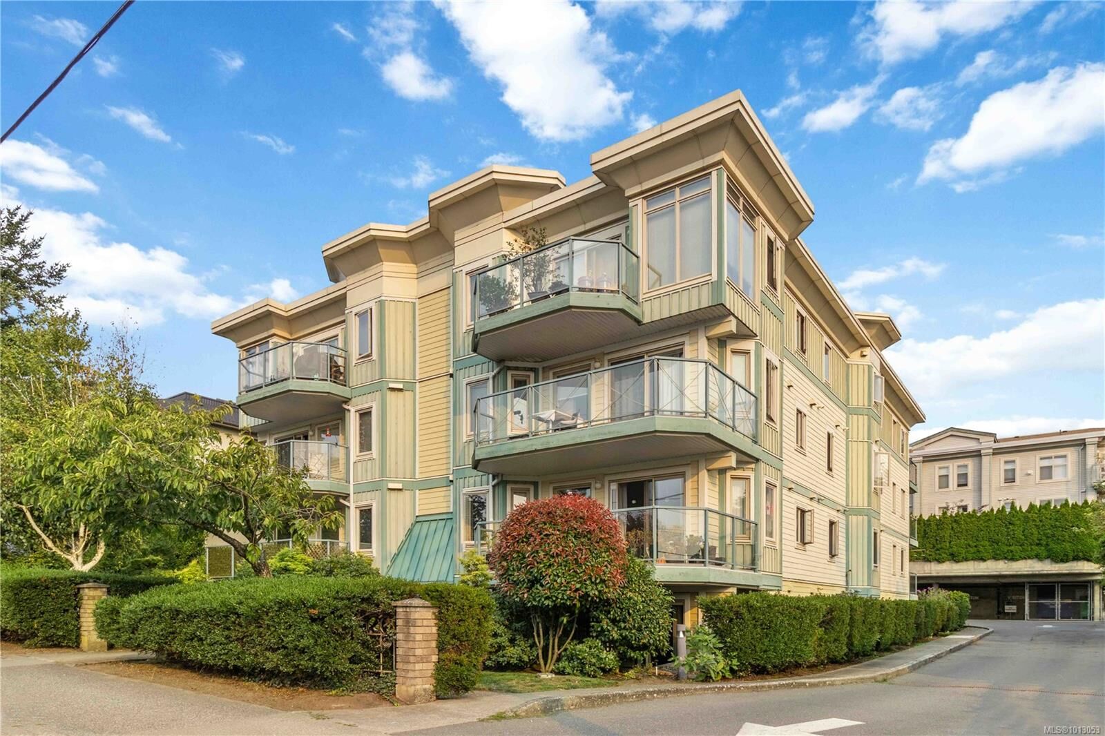 Property Photo: 3157 Tillicum Rd 104 BC V9A 2B4