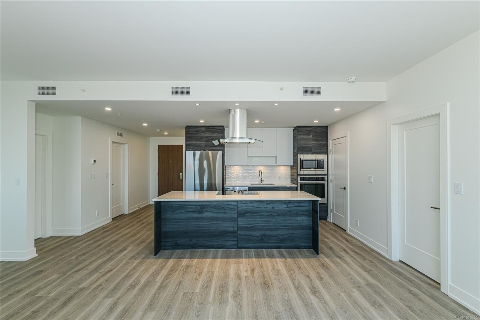 Property Photo: 1628 Store St 905 BC V8W 0H1