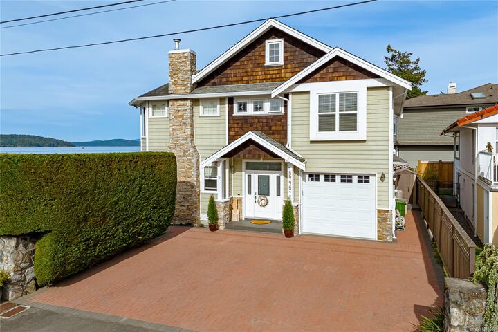 10239 Fifth St  Sidney BC V8L 2Y4 photo
