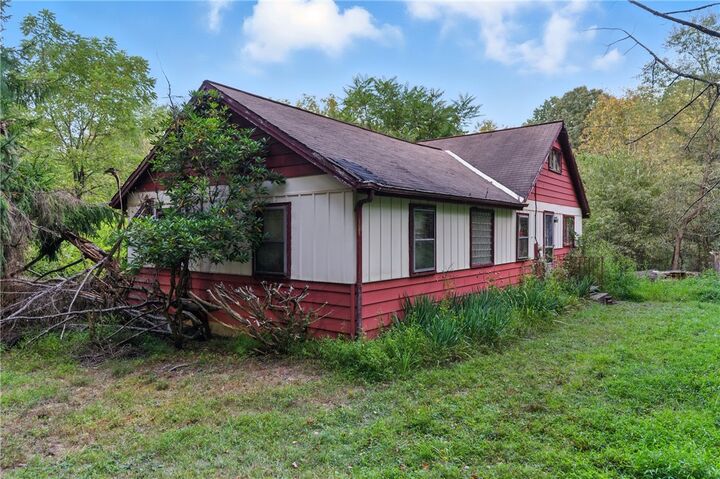 Property Photo: 221 Zehner School Rd PA 16063