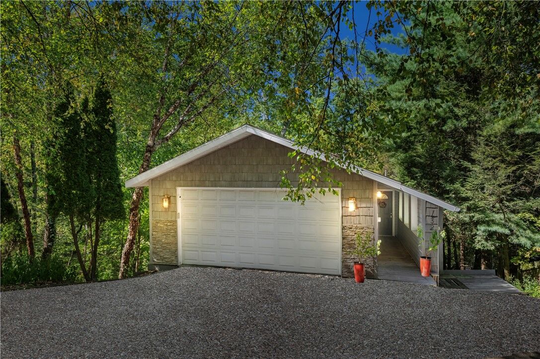 Property Photo: 132 Berwyn Road PA 15237