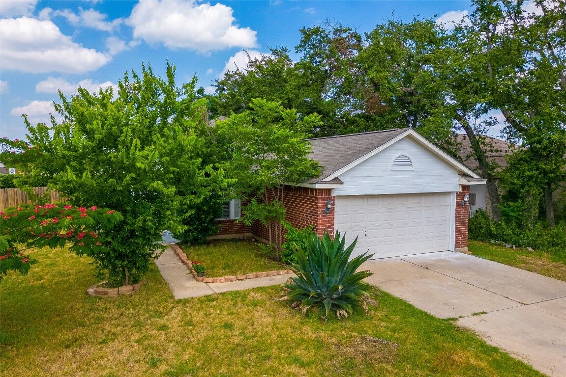 Property Photo:  1000 Moon Glow Drive  TX 78641 