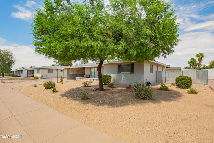 Property Photo: 5252 E Des Moines Street AZ 85205