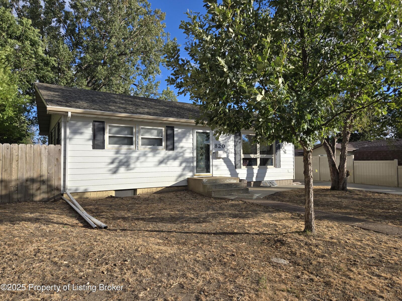 Property Photo:  820 Box Avenue  ND 58601 