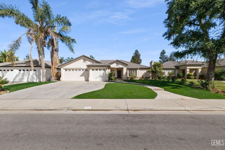 Property Photo: 631 Faversham Way CA 93311
