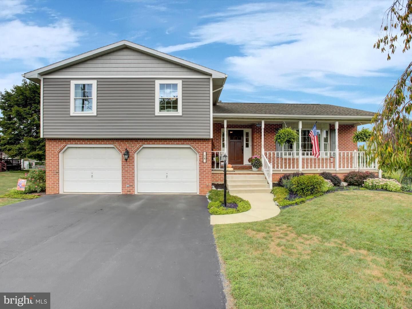 Property Photo:  18 Hearthside Lane  PA 17225 
