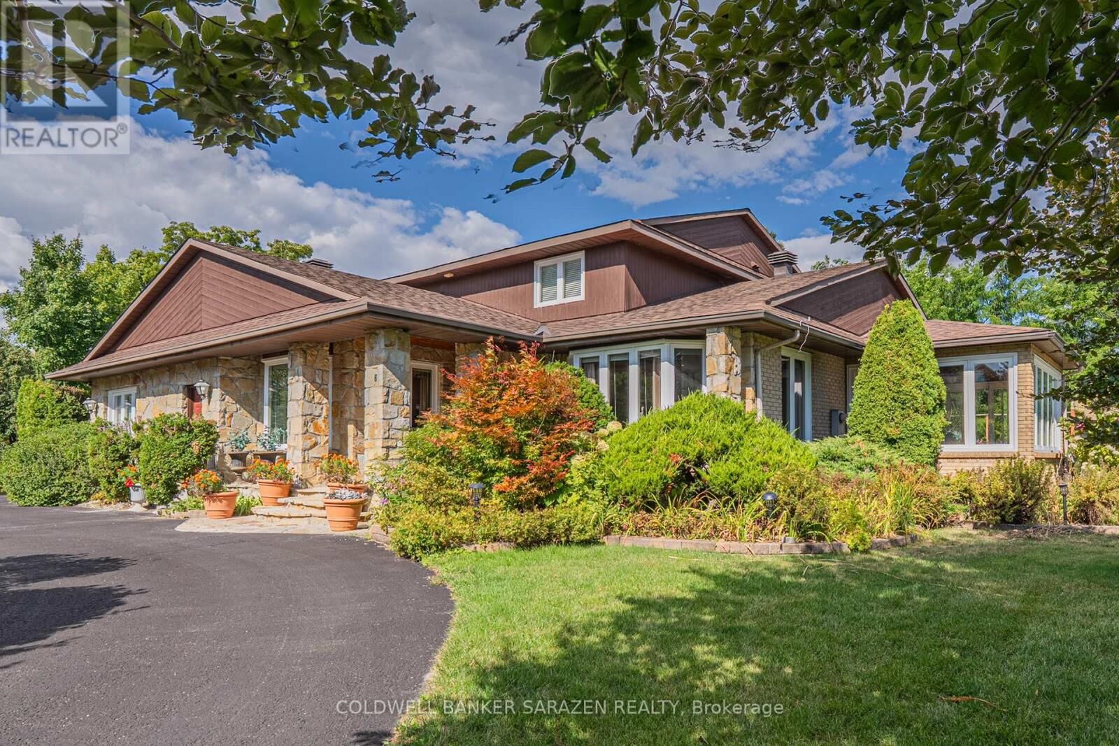 Property Photo:  2 Midinah Gate  ON K2R 1B7 