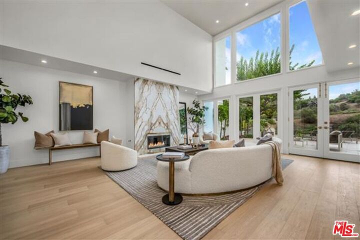 2205 Canyonback Rd  Los Angeles CA 90049 photo