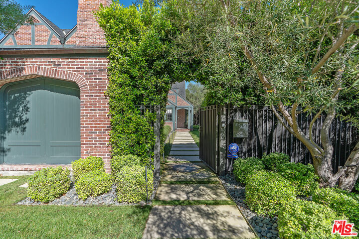 Property Photo: 560 S Bronson Ave CA 90020