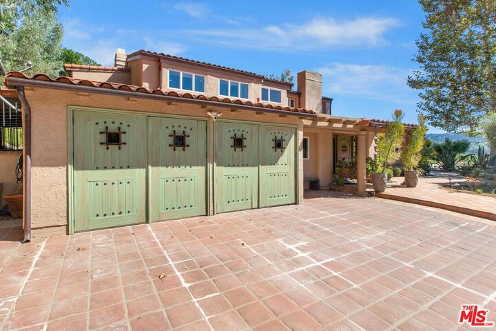 Property Photo: 24409 Voltara Ct CA 91302