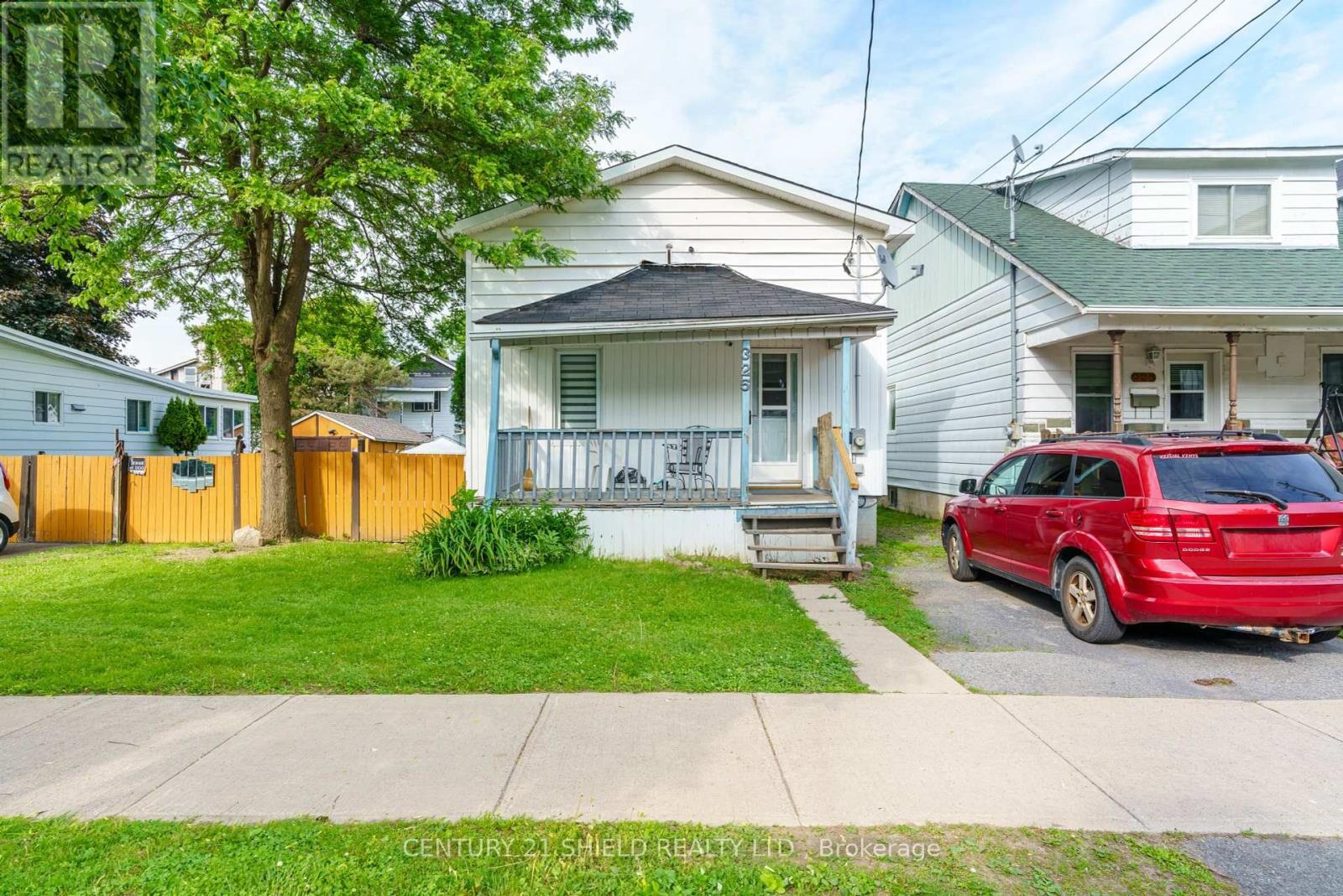 Property Photo:  325 North Belmont Street North  ON K6H 4Z7 
